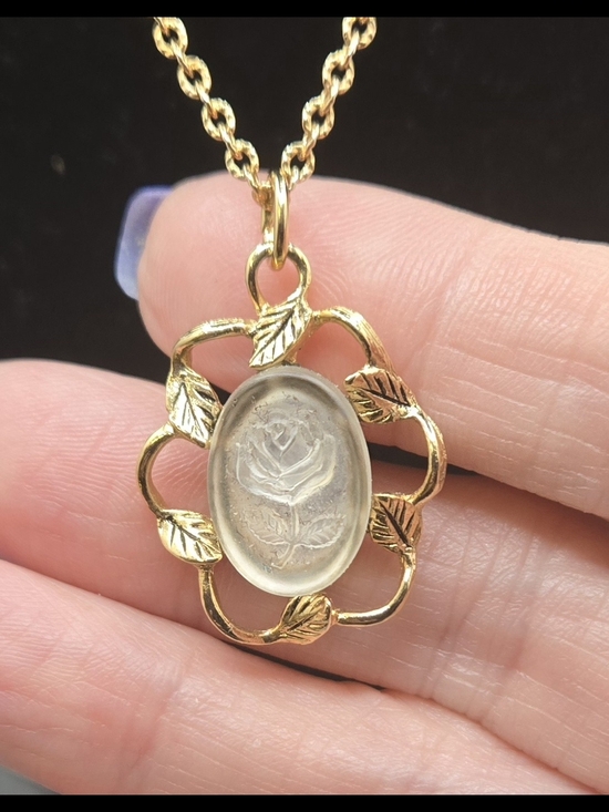 Sarah Coventry Jewelry - Sarah Coventry Glass Rose Cameo Necklace 15" Long + 2" Extender